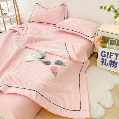 couette ete rose sur lit