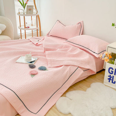 couette ete sur lit rose