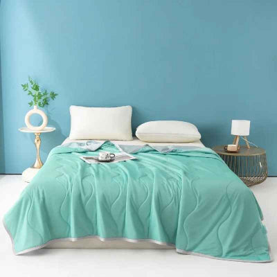 couette ete verte sur lit