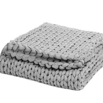 couverture lestee gris pale pliee
