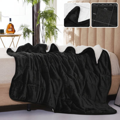 couverture lestee noire sur lit