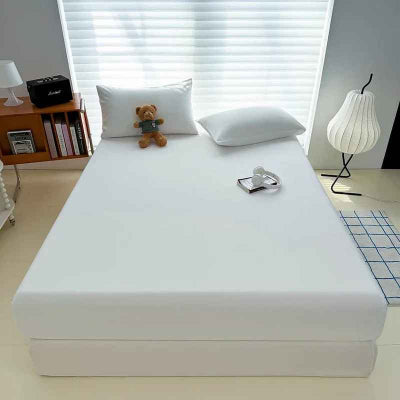 drap housse blanc sur lit vue face