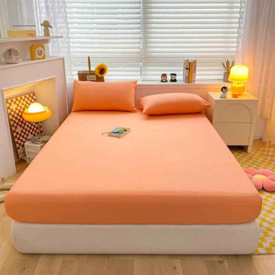 draps housse orange sur lit