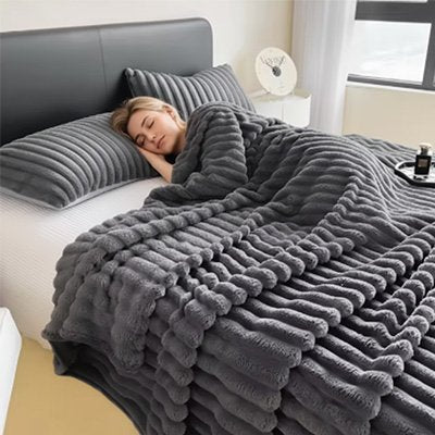 femme endormie avec couverture douce charcoal