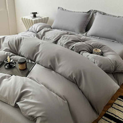 housse de couette gris pale sur lit defait