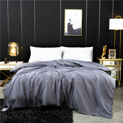housse de couette grise sur lit