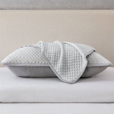 taie d oreiller blanc sur oreiller